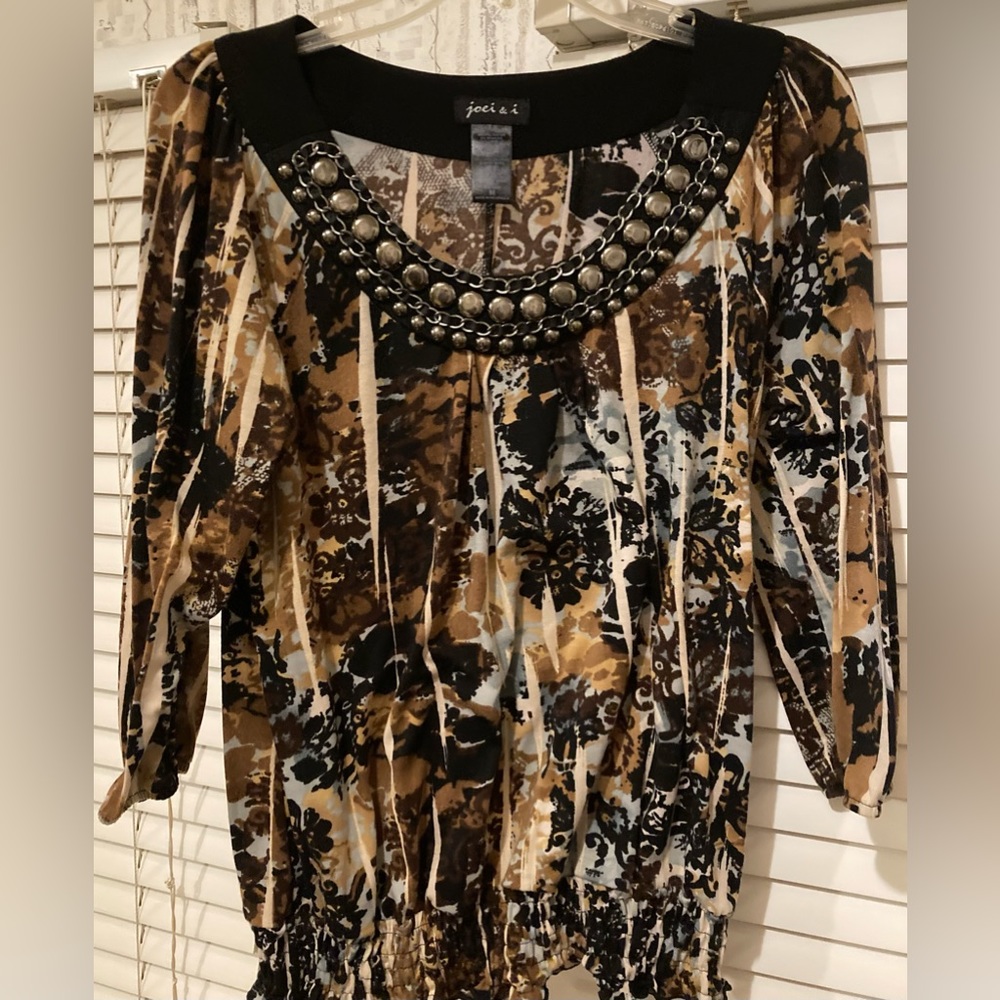 Ladies Size M JOEI & I Leopard Color Blouse With Stunning  Neckline